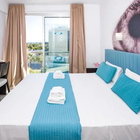 Sharon - Coralli Beachfront 아파트